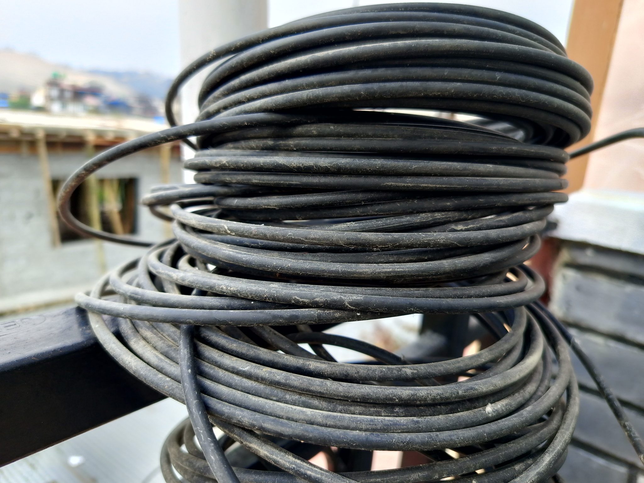 Neat cable spools