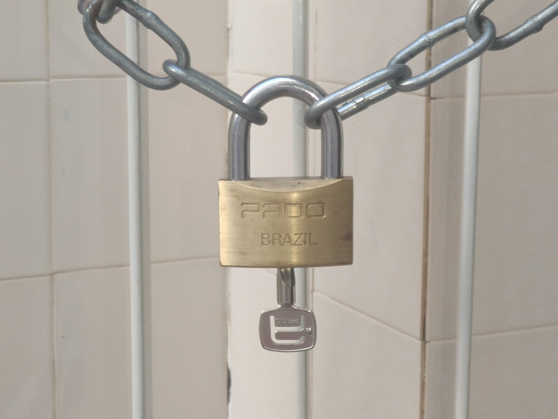 Padlock with chain