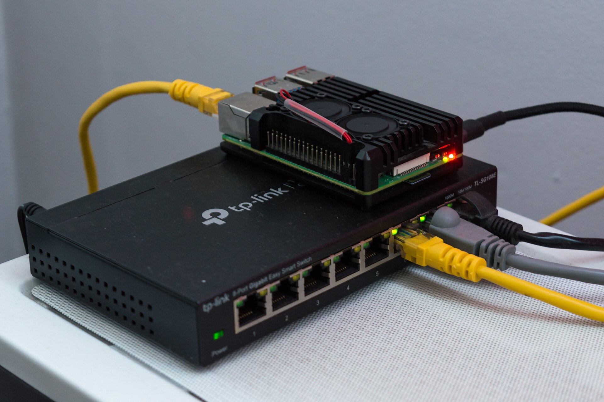Raspberry Pi 4 on a network switch