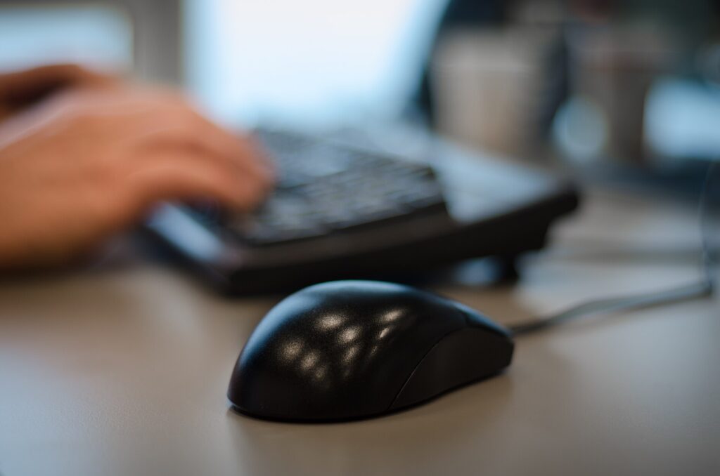 Hands-desk-office-working (24326654535)