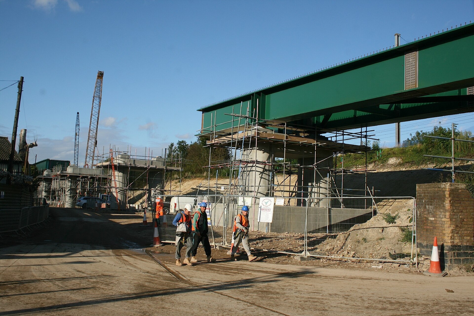 A day's work done, Hitchin railway flyover workers go home. - panoramio
