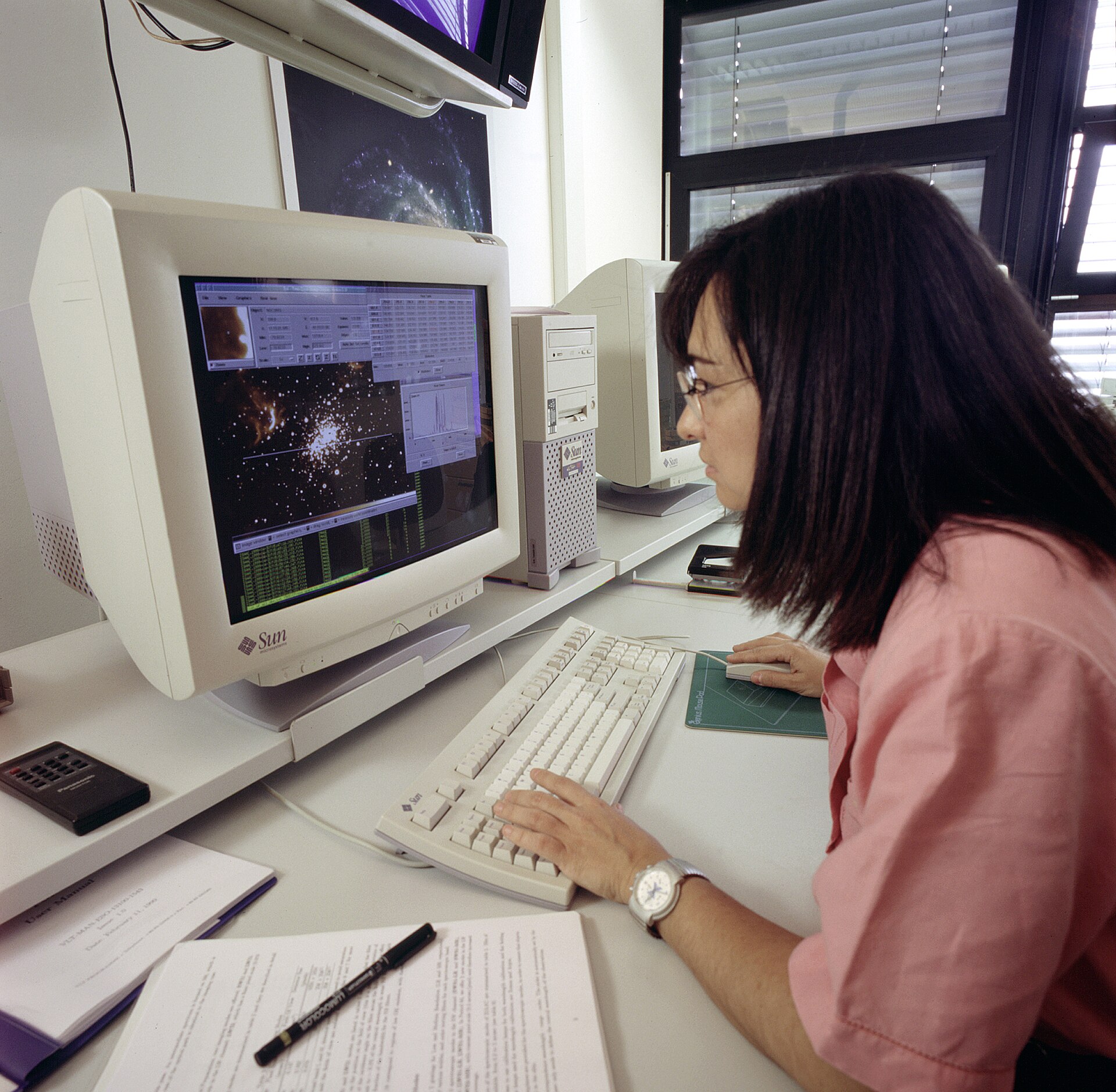 Working with the VLT data archive (eso9930c)