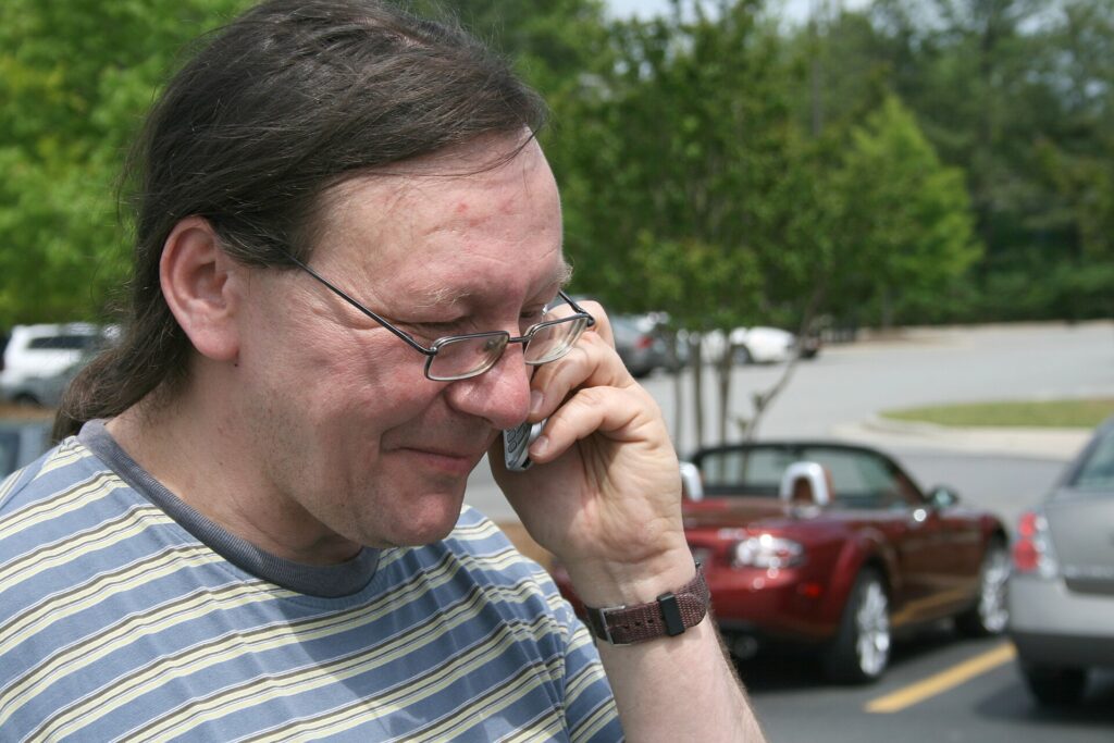 2009-05-03 Man talking on cell phone in parking lot