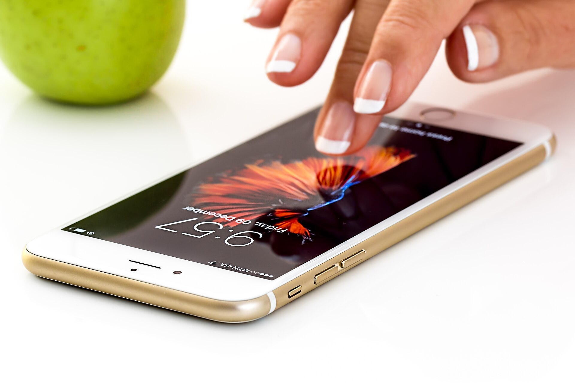 Smartphone-mobile-hand-technology-internet-finger